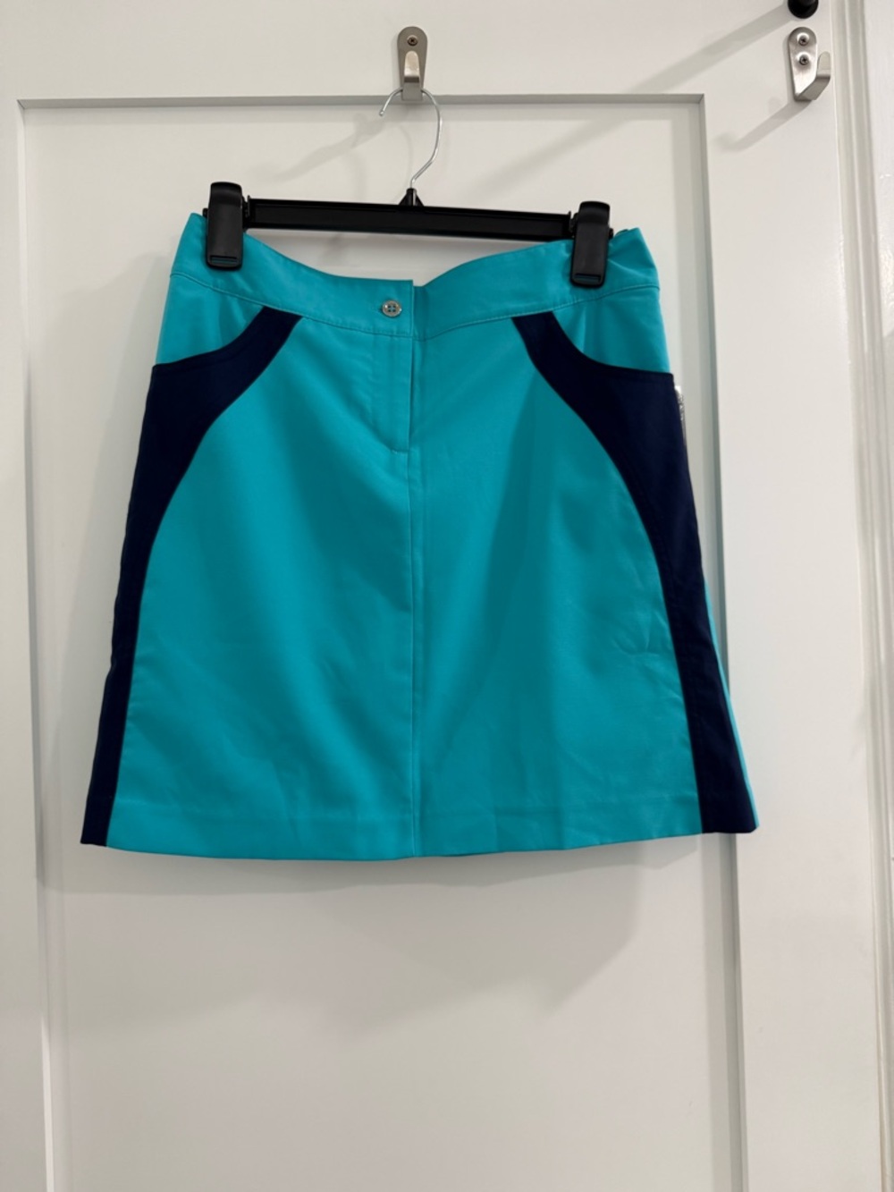 NWT IZOD golf cyan + navy blue stripe sporty skort